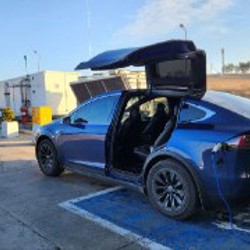 Tesla Model X 90D - фото 6