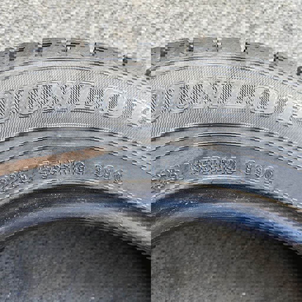 Комплект зимних шин