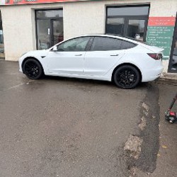 Tesla Model 3 - фото 2