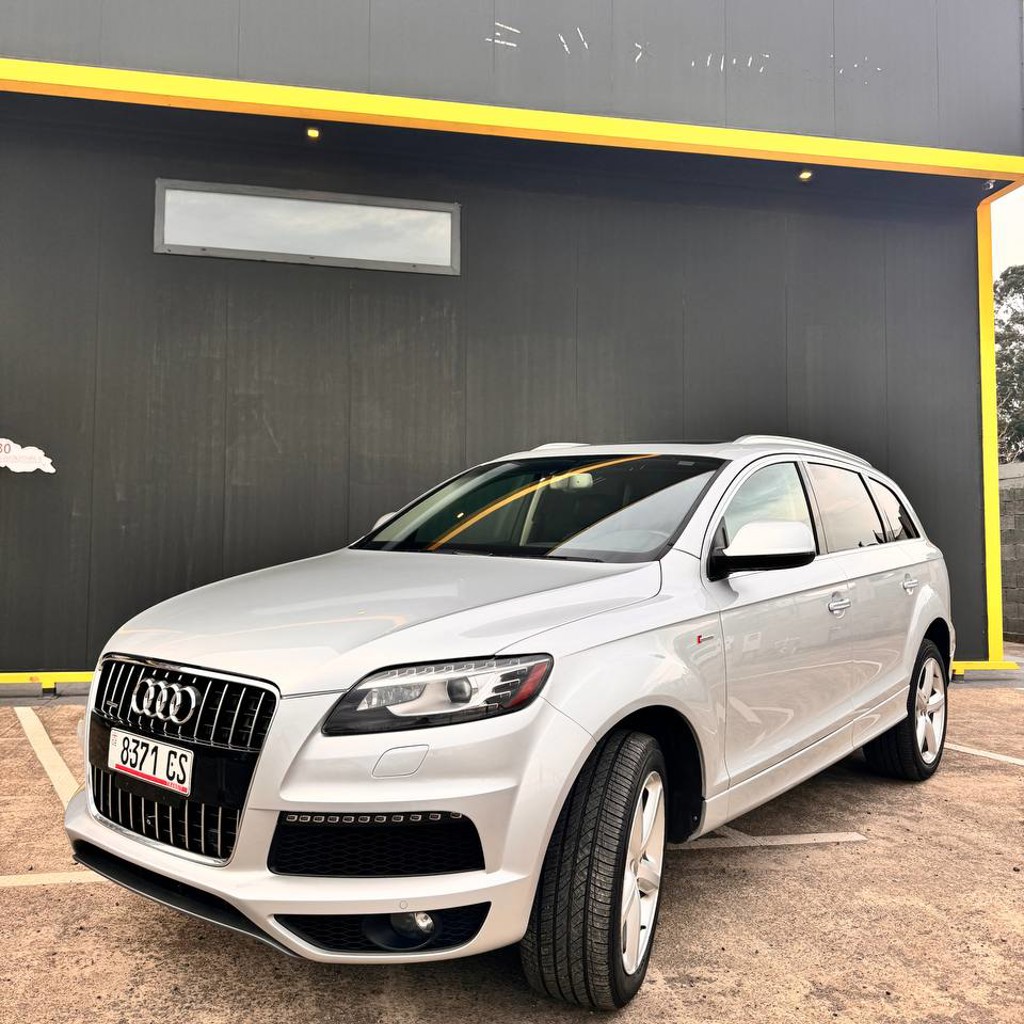 AUDI Q7 PRESTIGE S-LINE