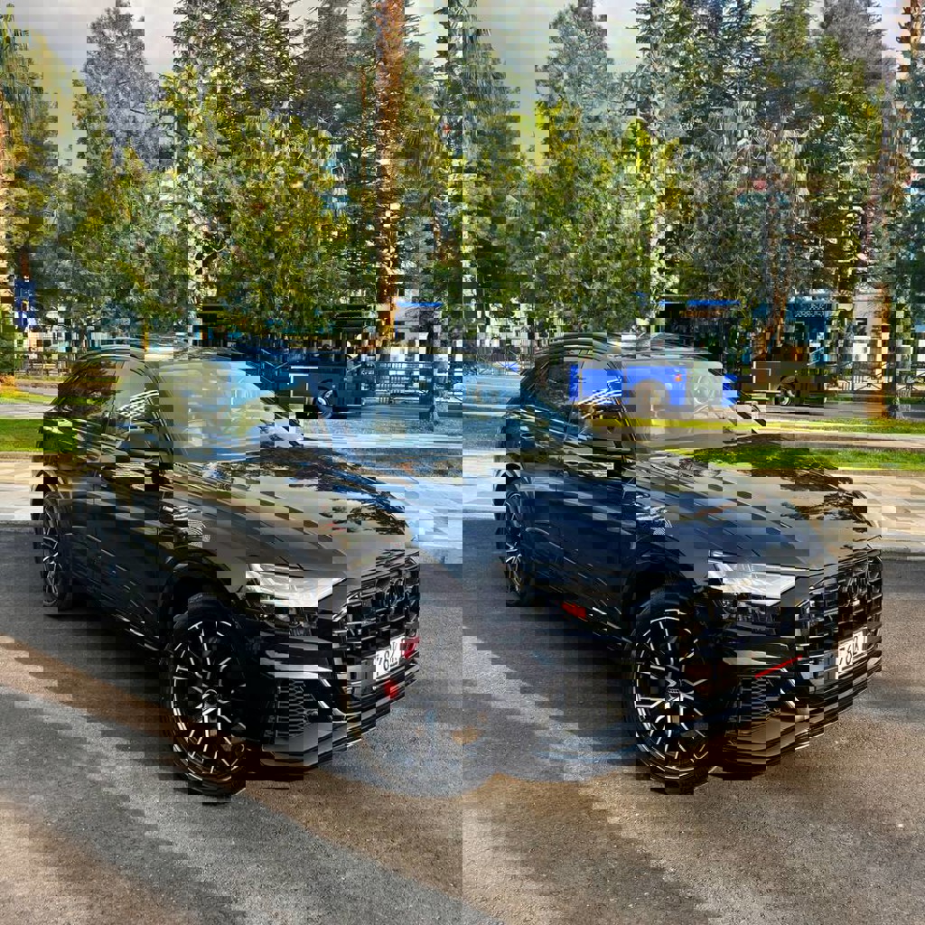 Audi Q8 S line Premium Plus