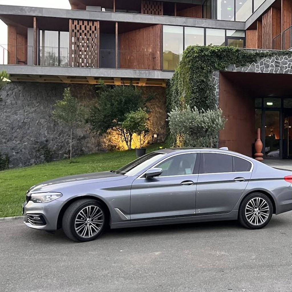 BMW G30 540i