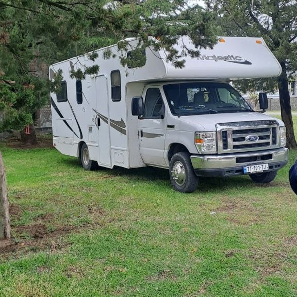 Ford E350 majestic