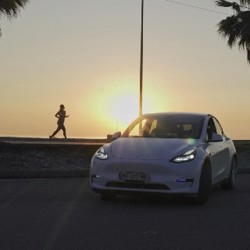 Tesla Model Y - фото 2