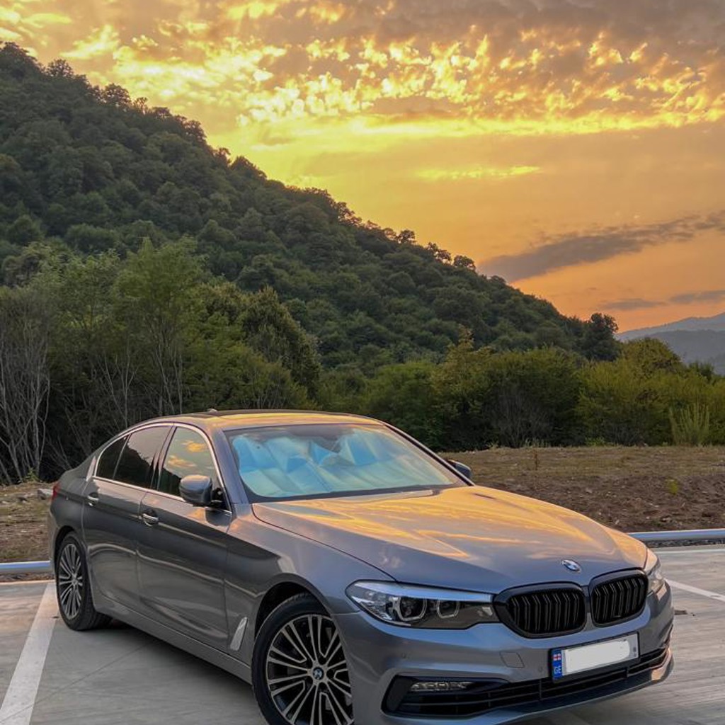 BMW G30 540i