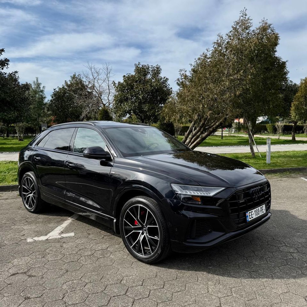Audi Q8 S line Premium Plus