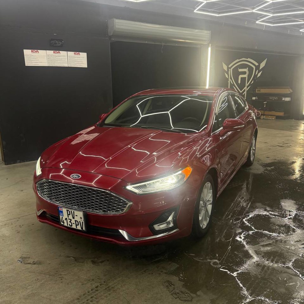 Ford Fusion plug-in 2020 Titanium