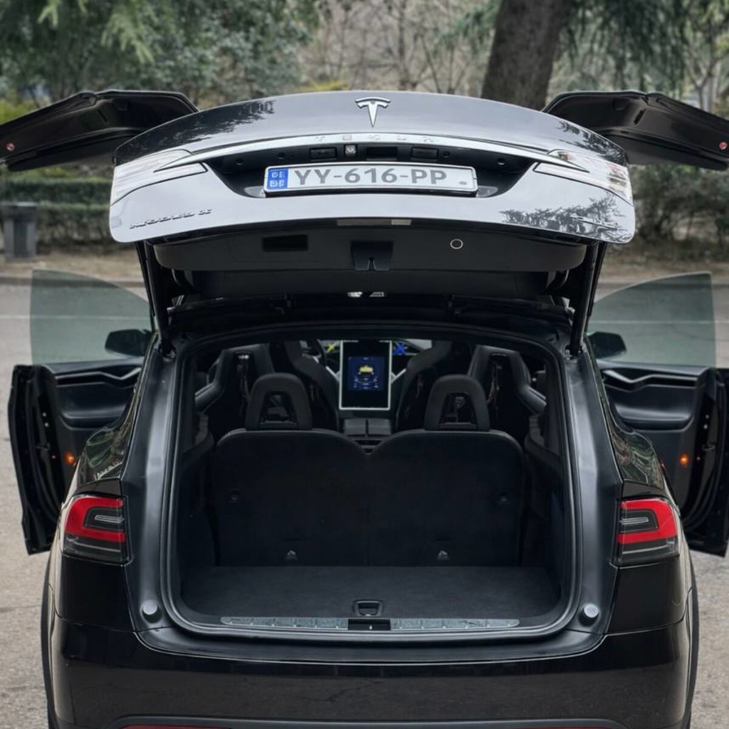 Tesla Model X P90D