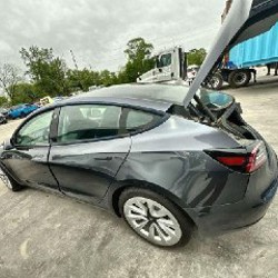 Tesla Model 3 - фото 3