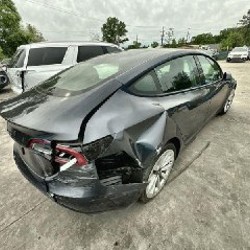 Tesla Model 3 - фото 4