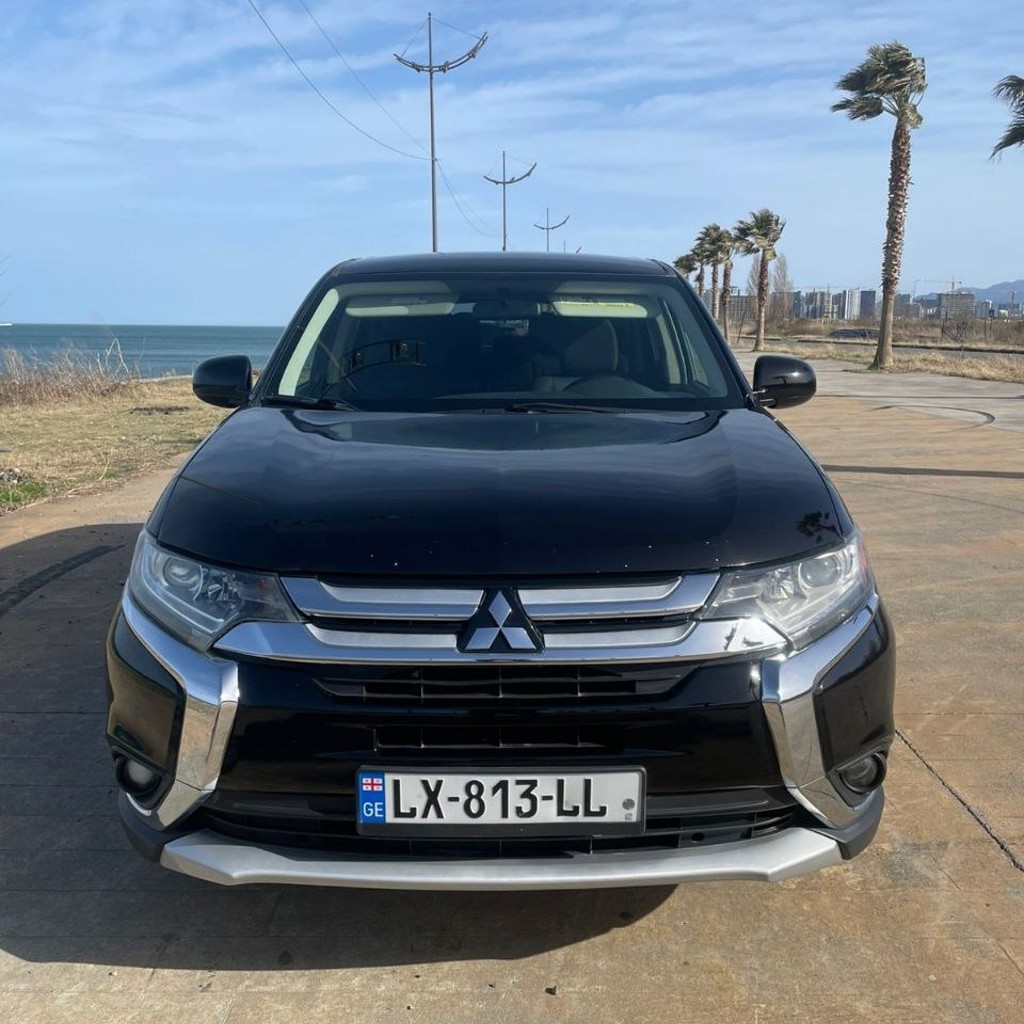 MITSUBISHI OUTLANDER SE