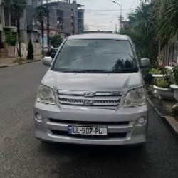Toyota Noah - фото 2