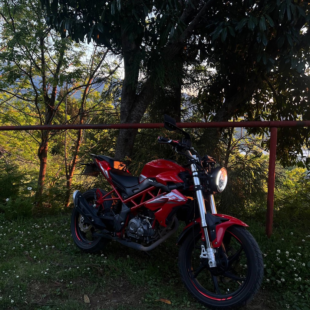 Мотоцикл Benelli 150TNT