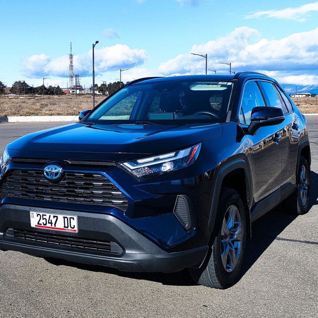 TOYOTA RAV4 XLE Hybrid