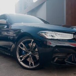 BMW M550i - фото 2