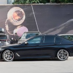 BMW M550i - фото 7