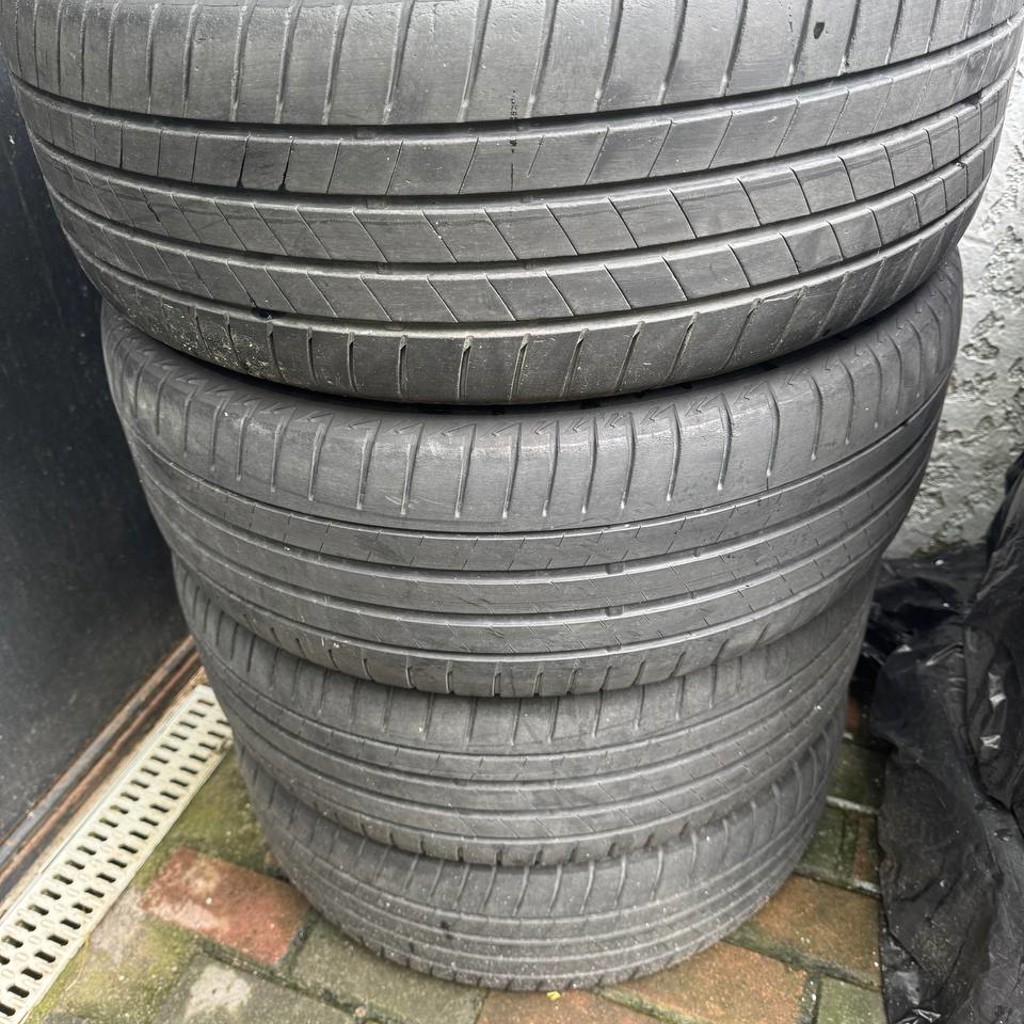 Bridgestone 225-55 R18