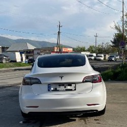 Tesla Model 3 - фото 2