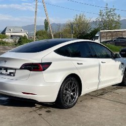 Tesla Model 3 - фото 3