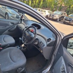 Toyota Vitz - фото 3
