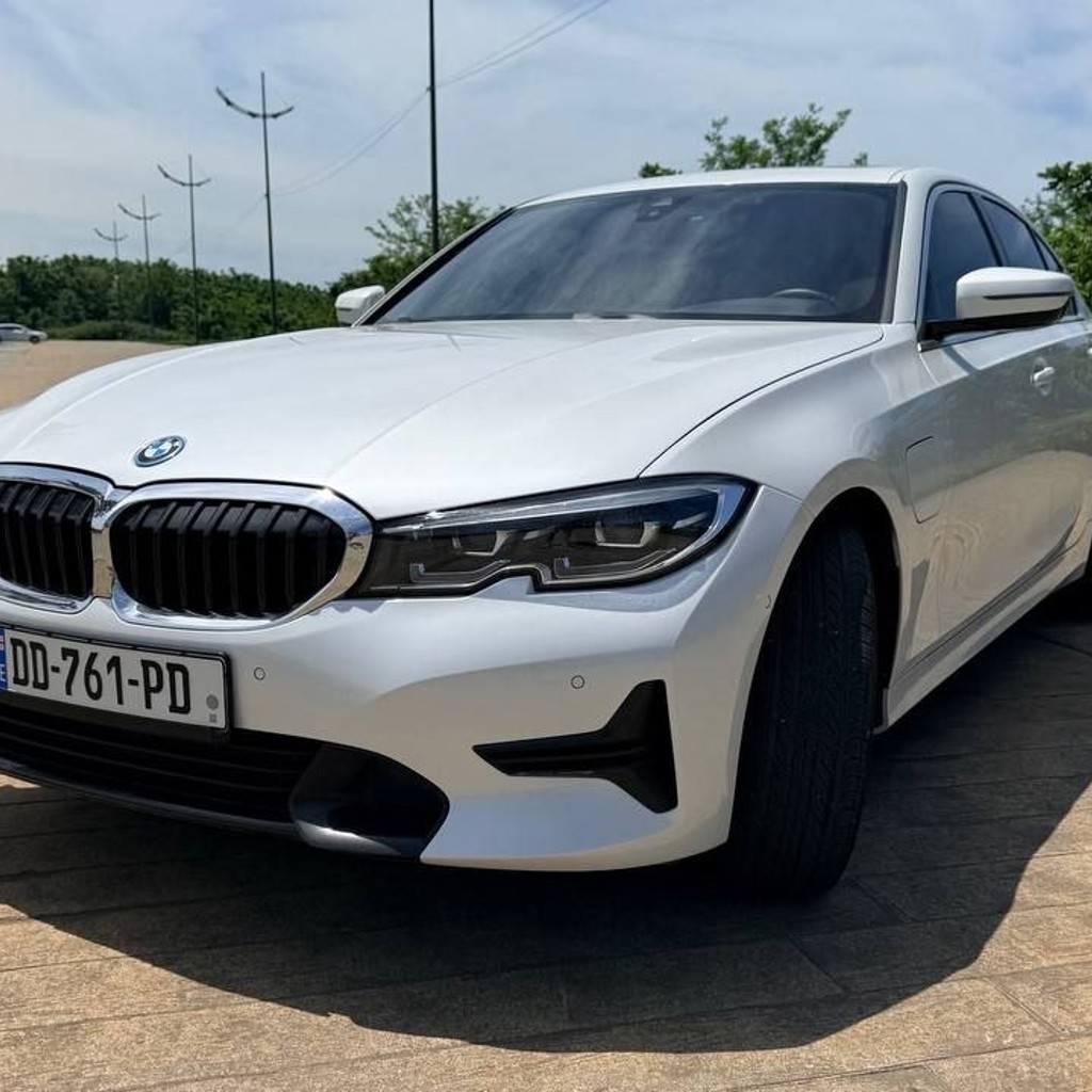 BMW 330e Plug-in Hybrid
