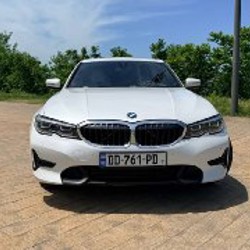 BMW 330e Plug-in Hybrid - фото 2