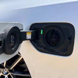 BMW 330e Plug-in Hybrid - фото 10