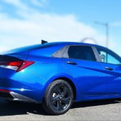 HYUNDAI Elantra Luxury - фото 2