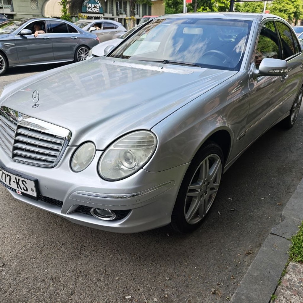 Автомобиль седан