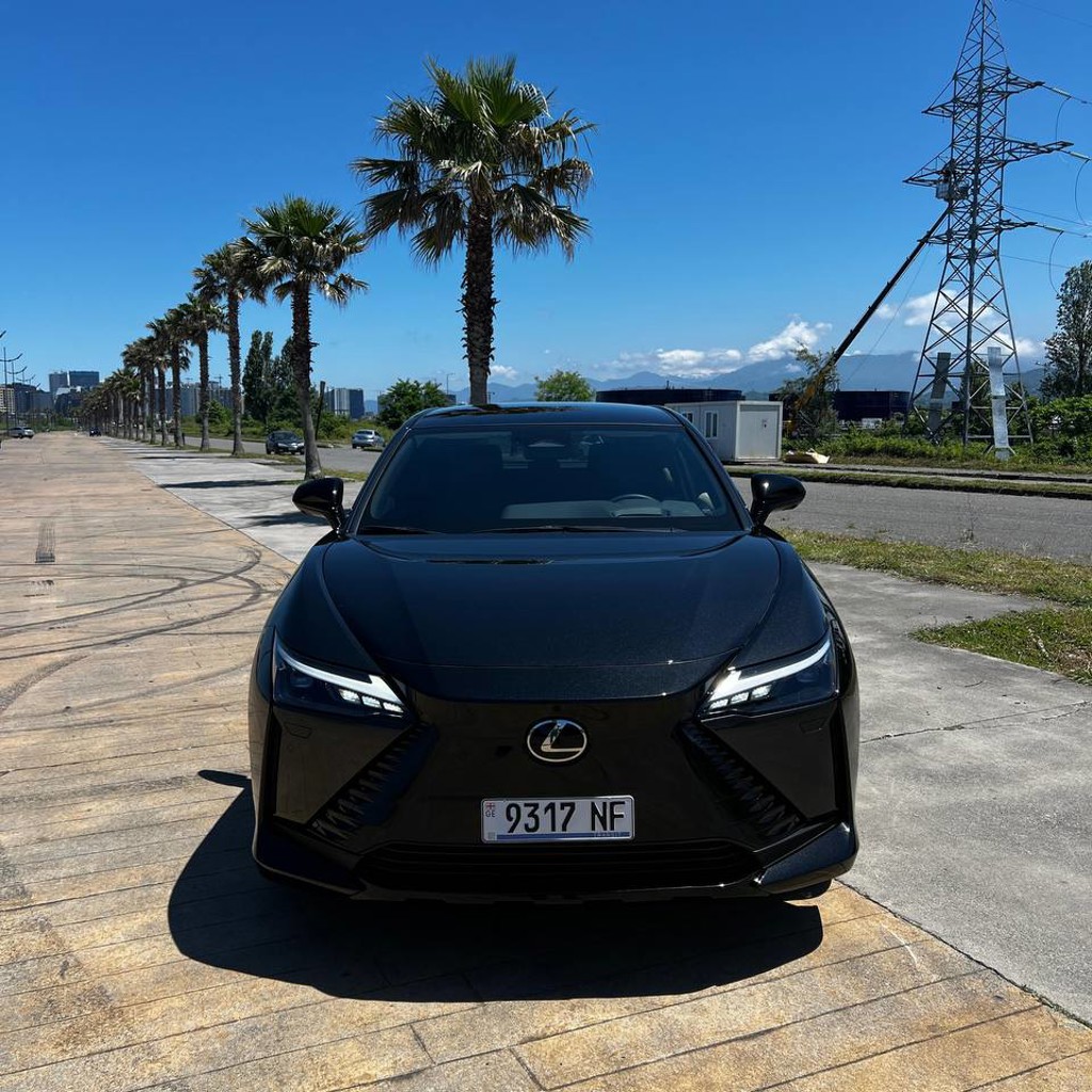LEXUS RZ450e