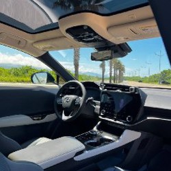 LEXUS RZ450e - фото 7