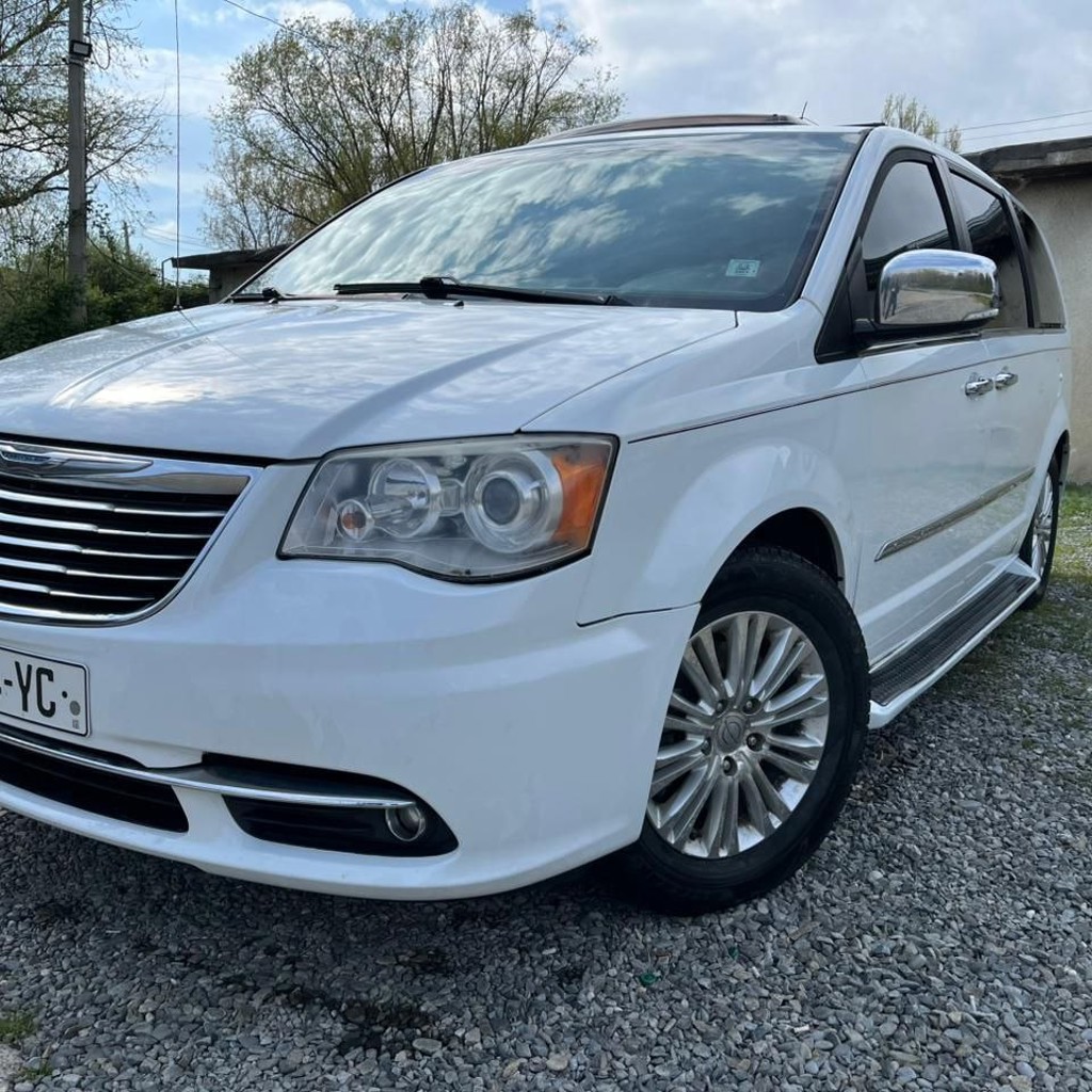 CHRYSLER TOWN & COUNTRY