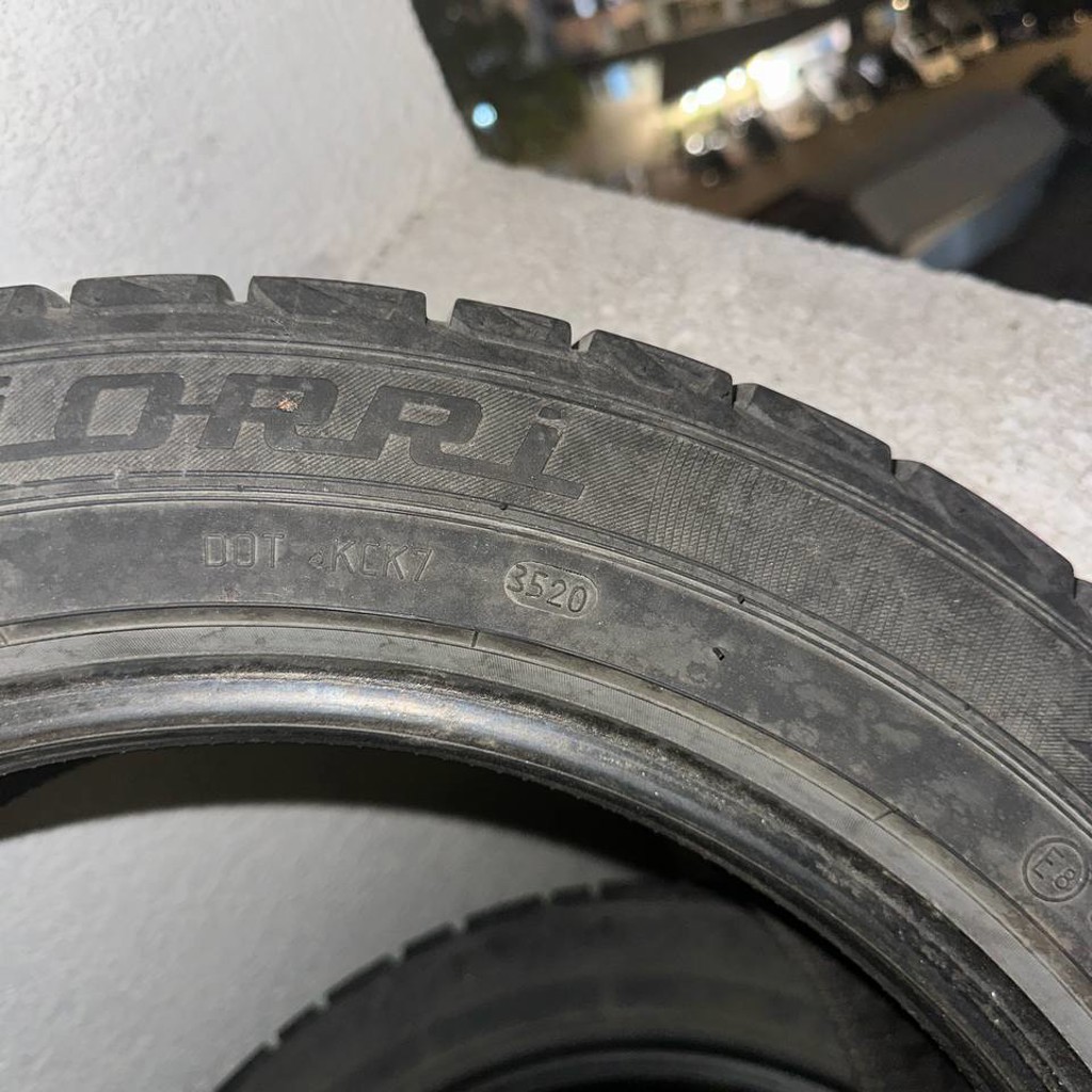 Шины зимние 225/50 R17