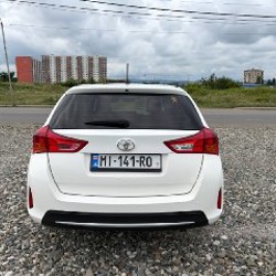 Toyota Auris - фото 5