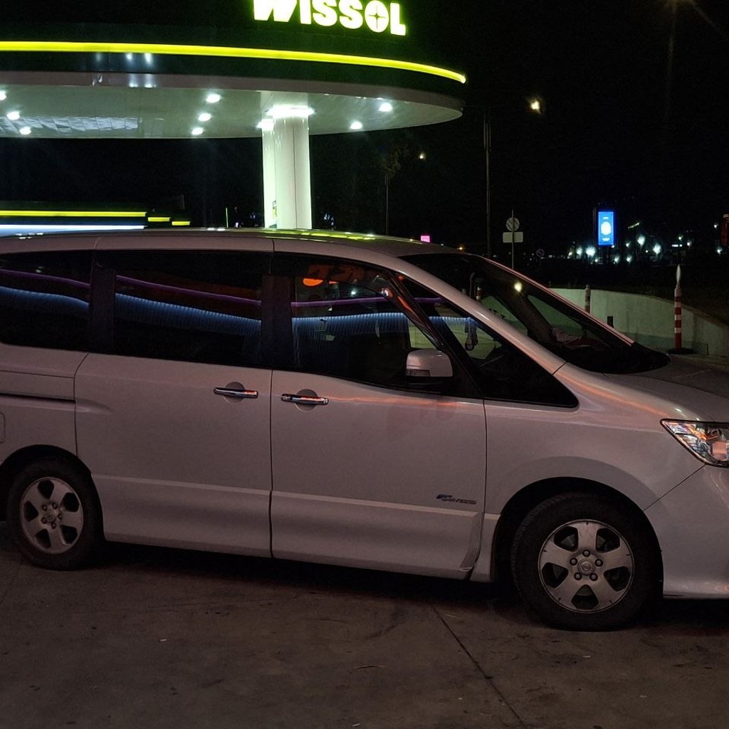 Минивен Nissan Serena