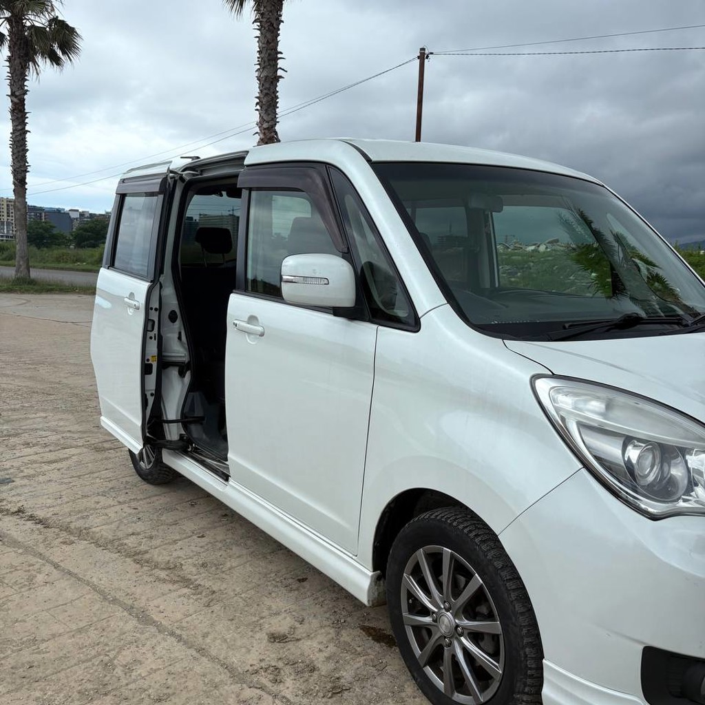 Mitsubishi Delica D2
