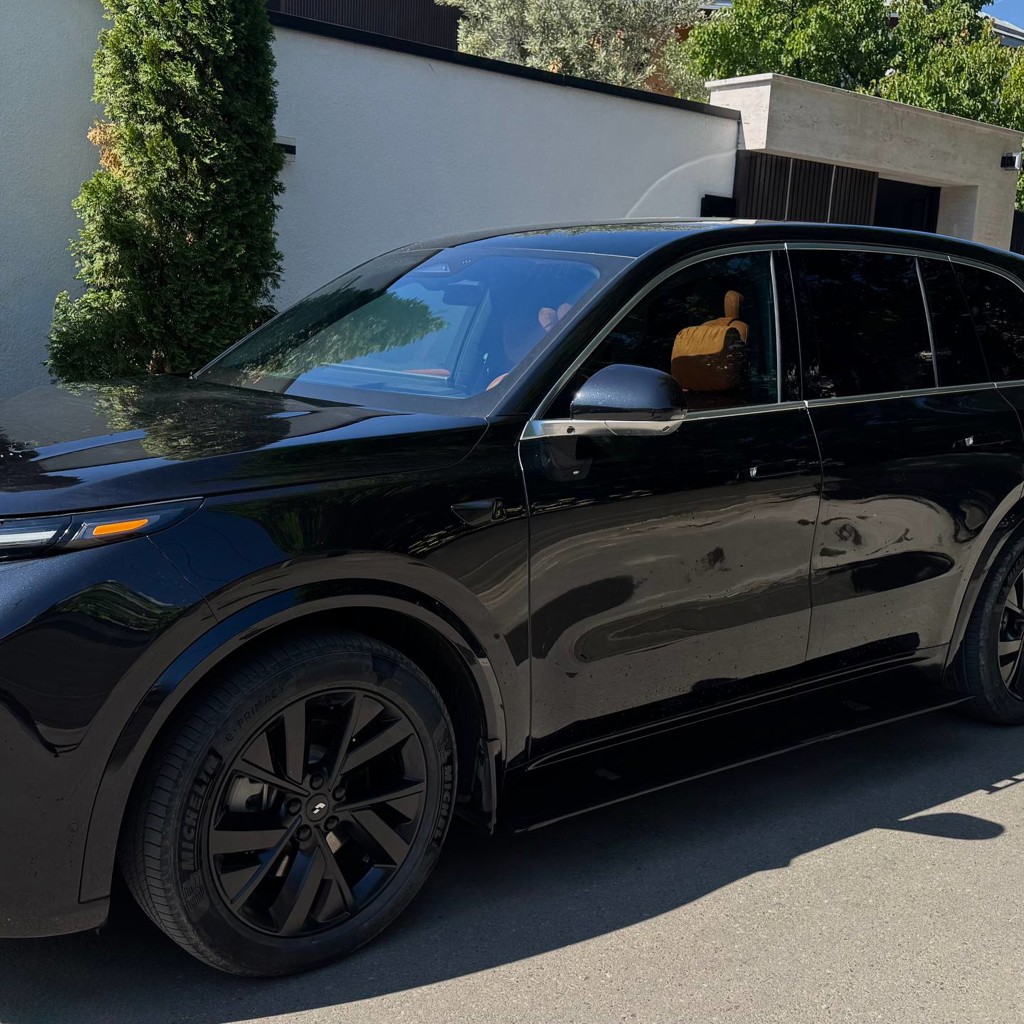Li Auto / Lixiang L8