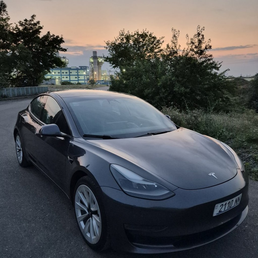 TESLA MODEL 3 STANDARD RANGE PLUS