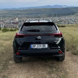 Lexus UX300h - фото 4