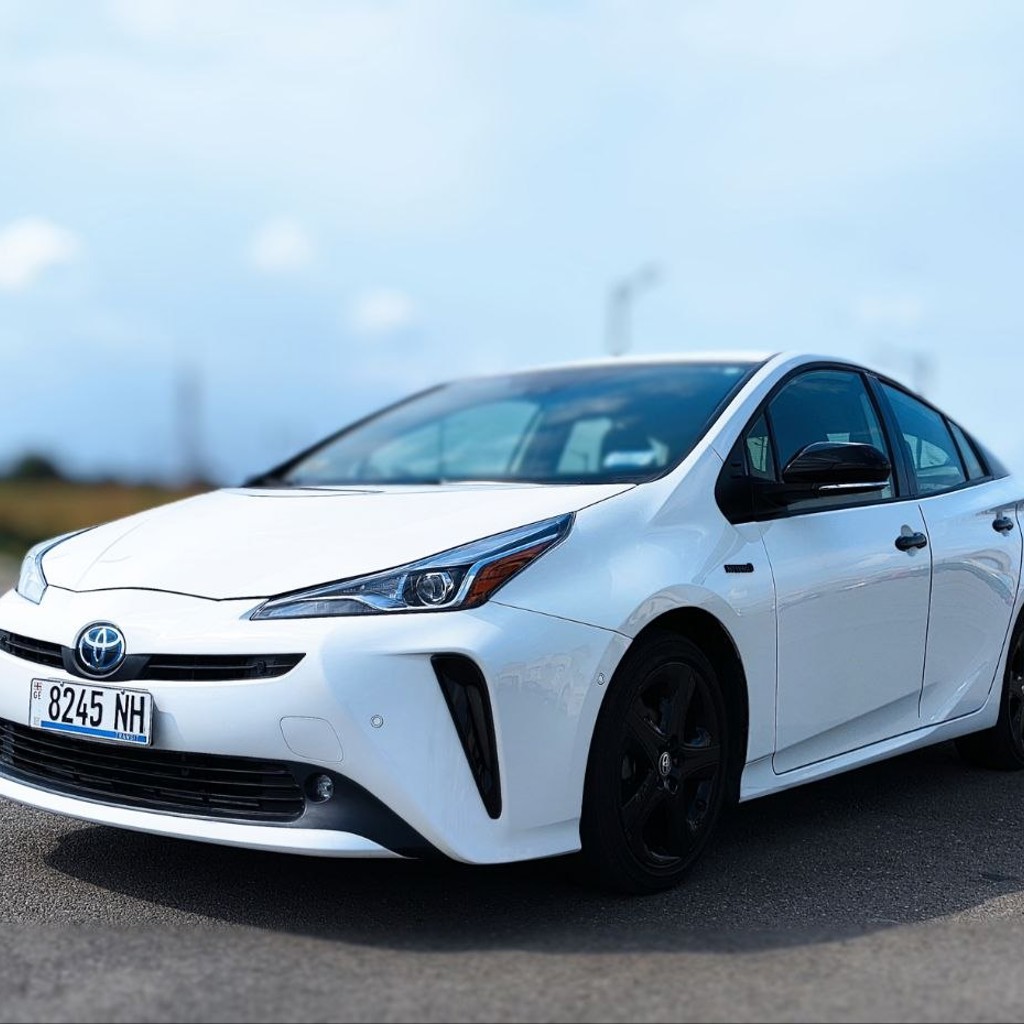 TOYOTA Prius XLE HYBRID