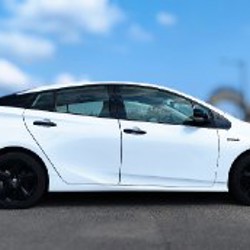 TOYOTA Prius XLE HYBRID - фото 2
