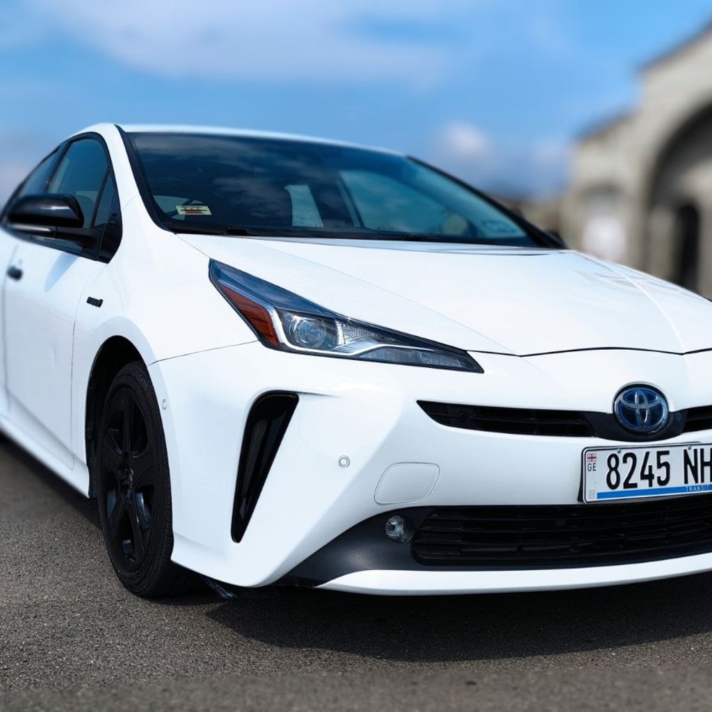 TOYOTA Prius XLE HYBRID