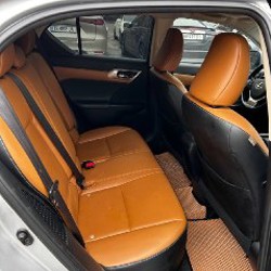 Lexus CT200H - фото 6