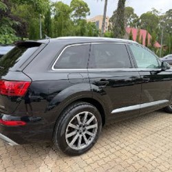 Audi Q7 - фото 8