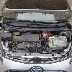 Toyota Sienta Hybrid - фото 2