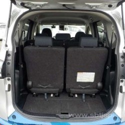 Toyota Sienta Hybrid - фото 5