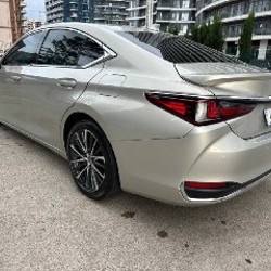 Lexus ES 300h - фото 3