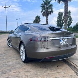 Tesla Model S 85D - фото 6