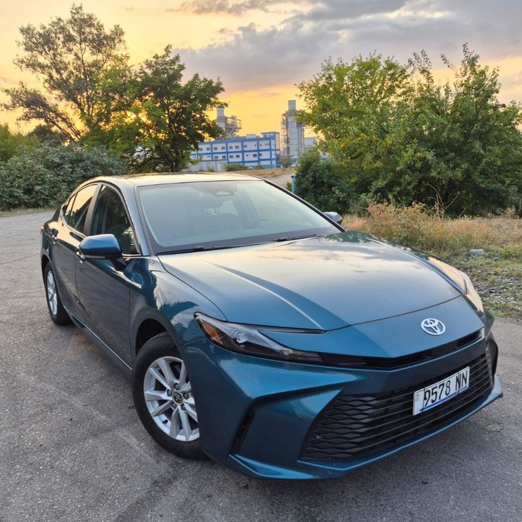 Toyota Camry 2025 LE AWD Hybrid