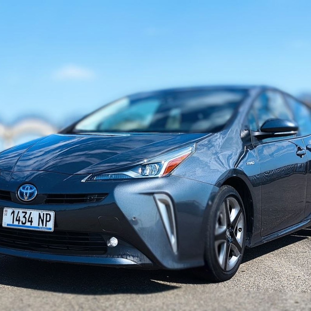 TOYOTA Prius XLE HYBRID